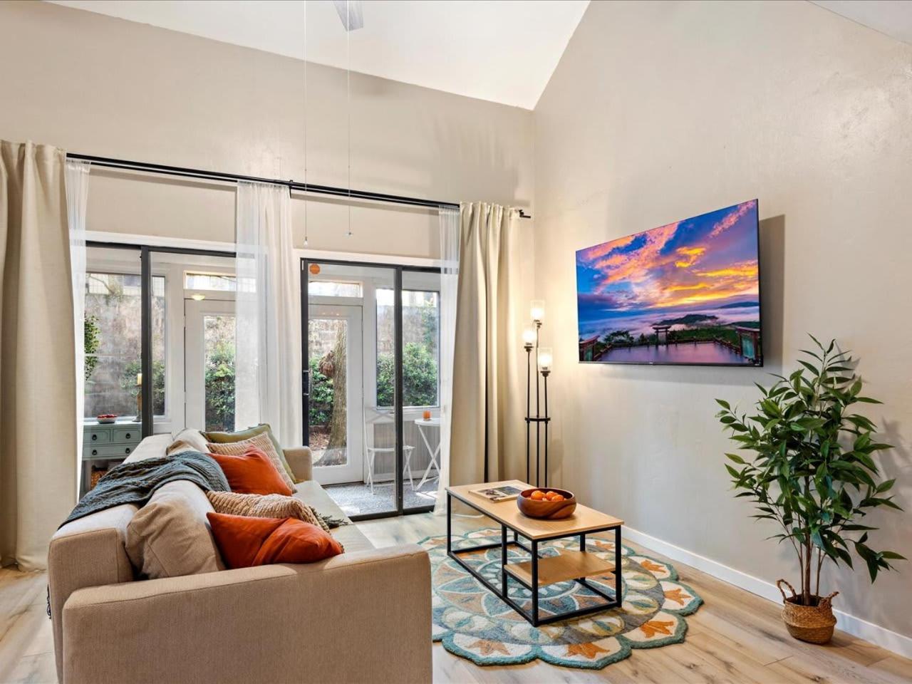 Artist'S Tower Townhome Just Renovated W Loft Gainesville Eksteriør bilde