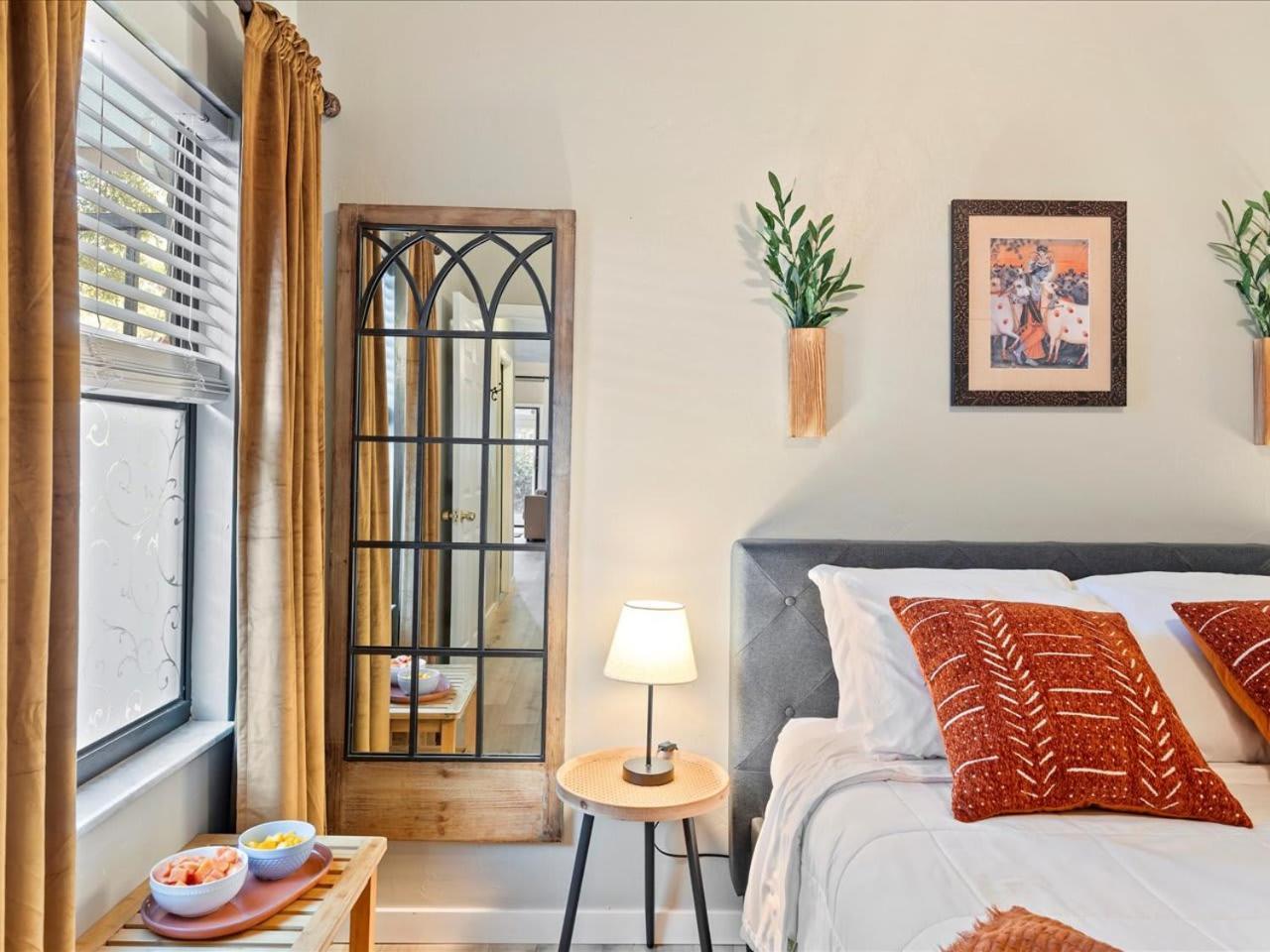 Artist'S Tower Townhome Just Renovated W Loft Gainesville Eksteriør bilde