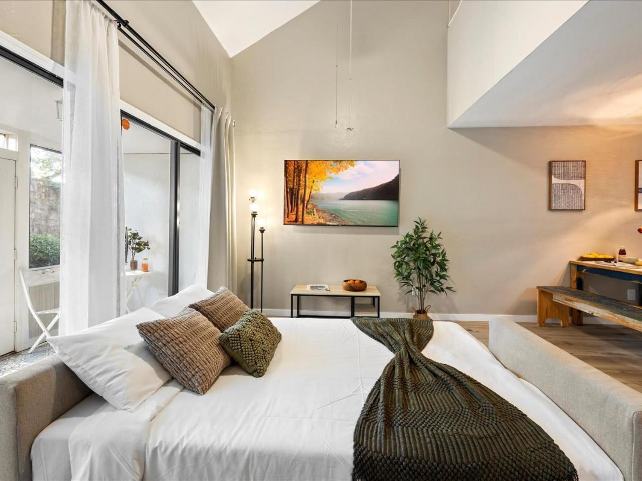 Artist'S Tower Townhome Just Renovated W Loft Gainesville Eksteriør bilde