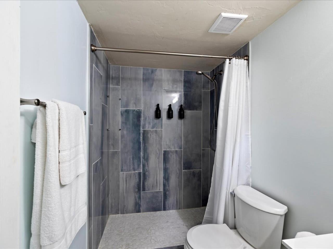 Artist'S Tower Townhome Just Renovated W Loft Gainesville Eksteriør bilde