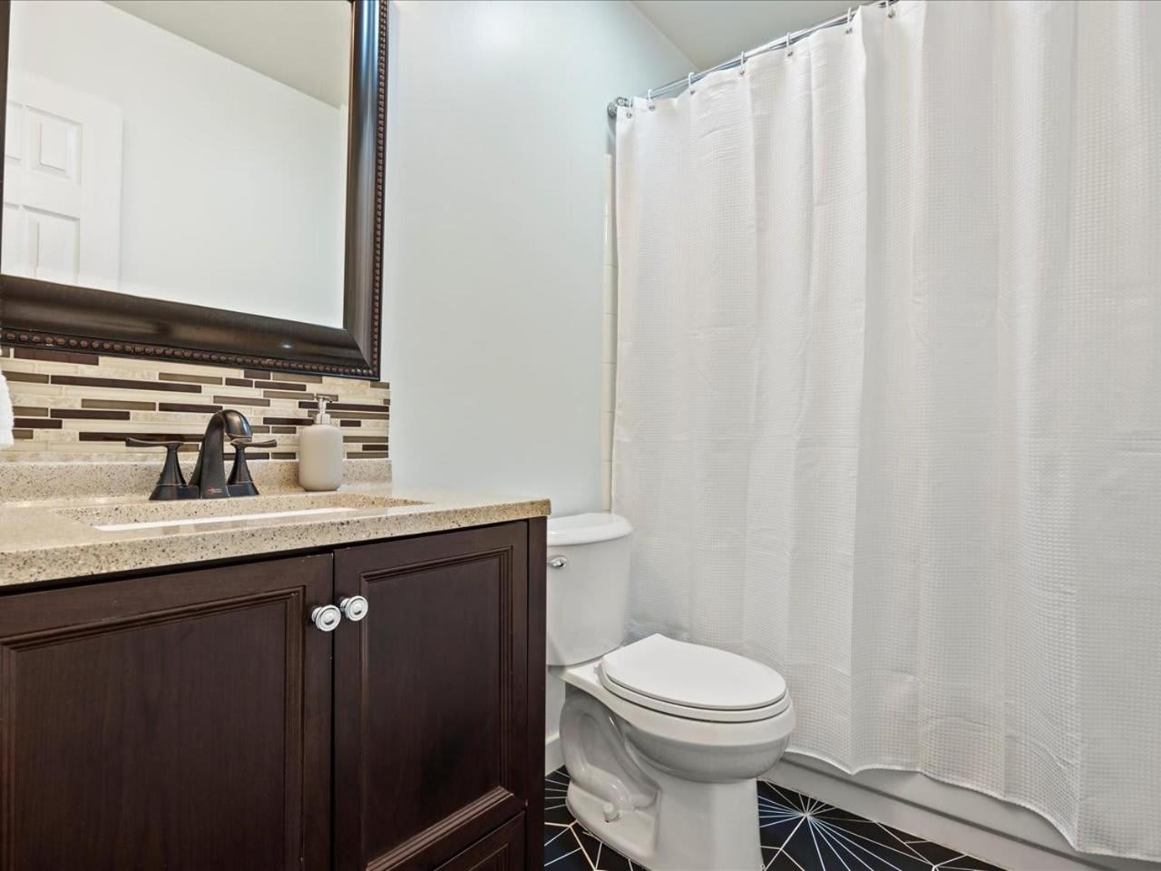 Artist'S Tower Townhome Just Renovated W Loft Gainesville Eksteriør bilde