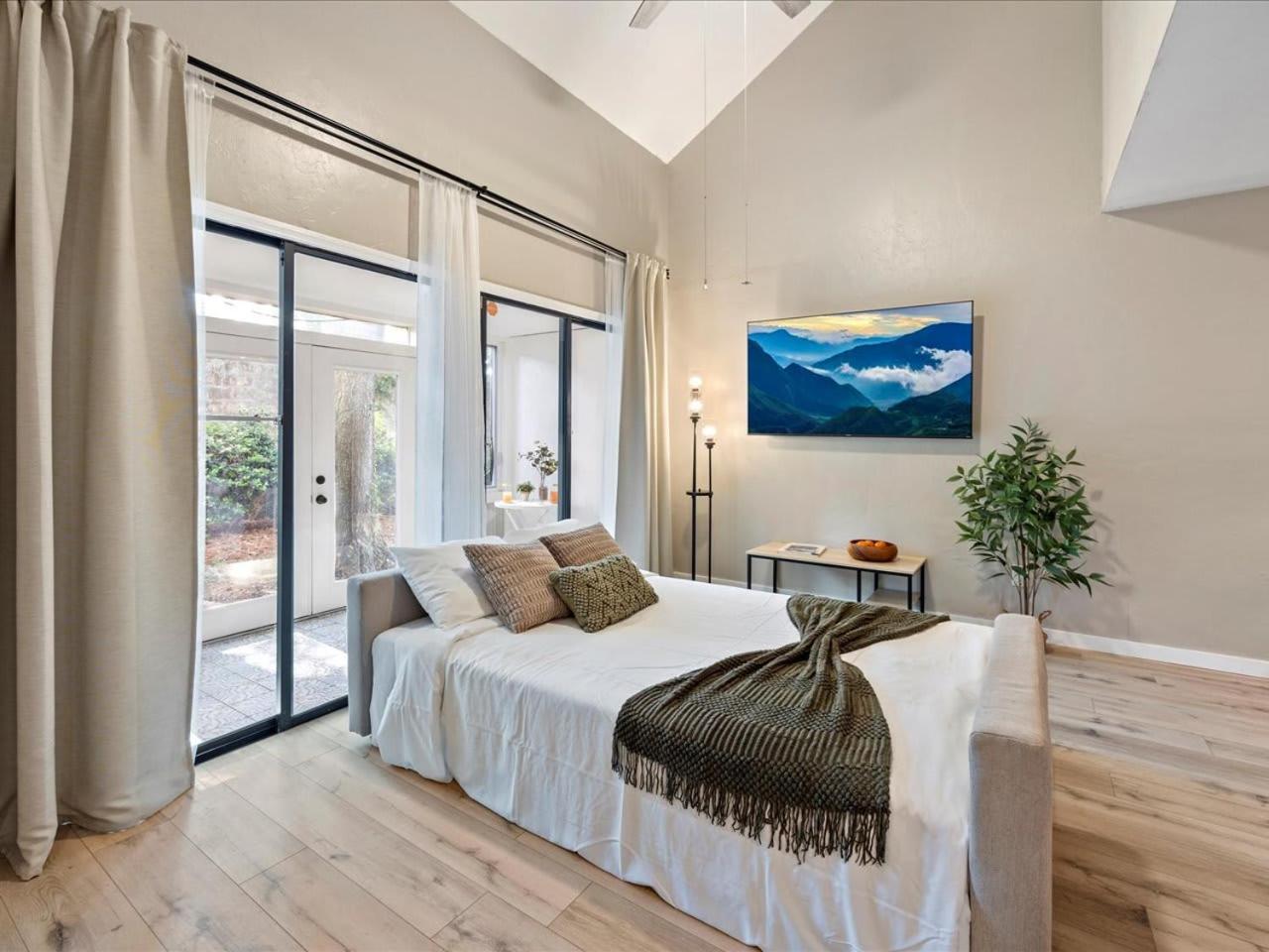 Artist'S Tower Townhome Just Renovated W Loft Gainesville Eksteriør bilde