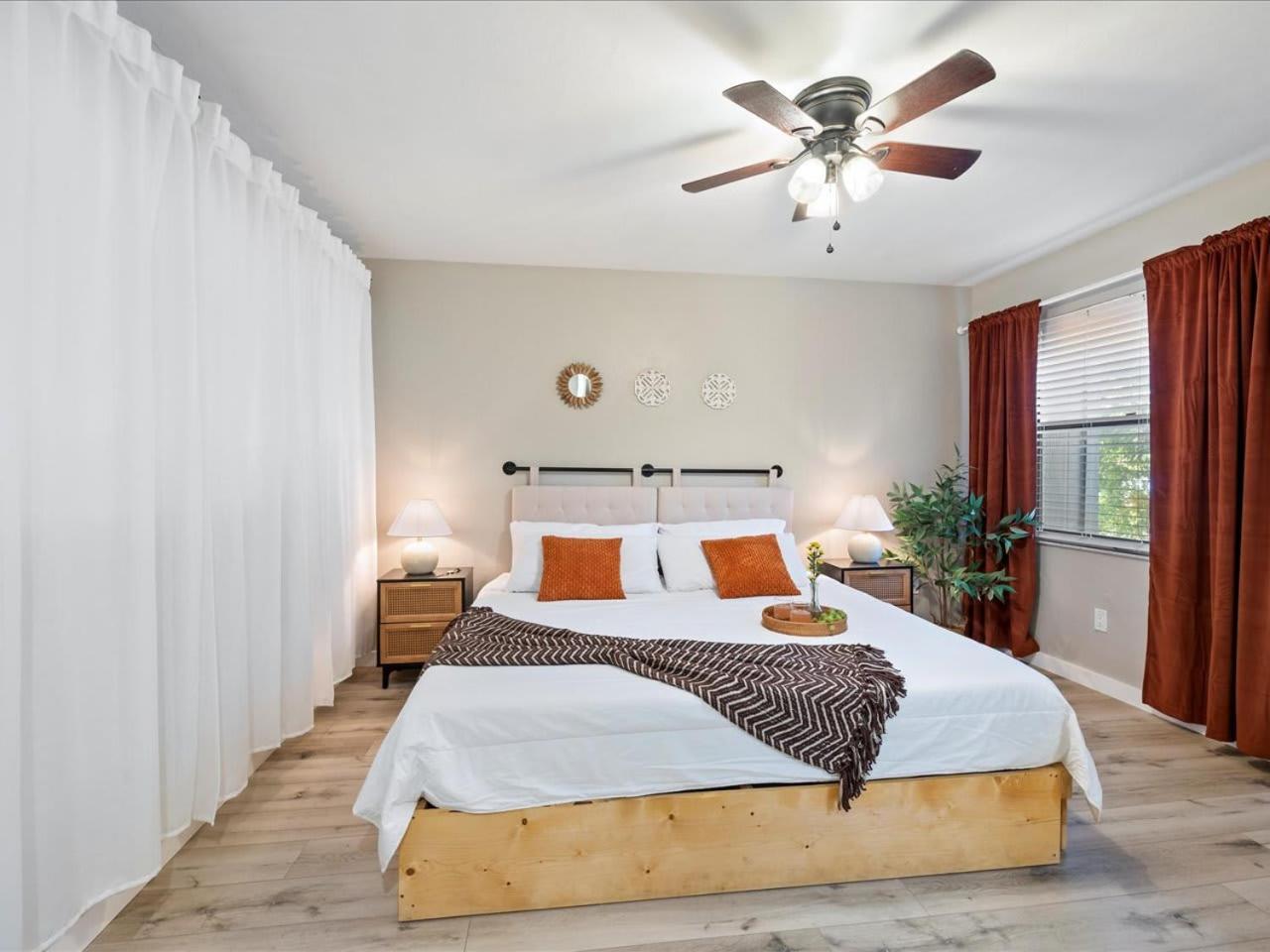 Artist'S Tower Townhome Just Renovated W Loft Gainesville Eksteriør bilde